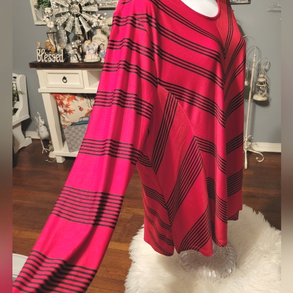 N Touch Women Plus 2x Red Black Striped Chevron Top Blouse Sweater Shirt - Picture 3 of 7